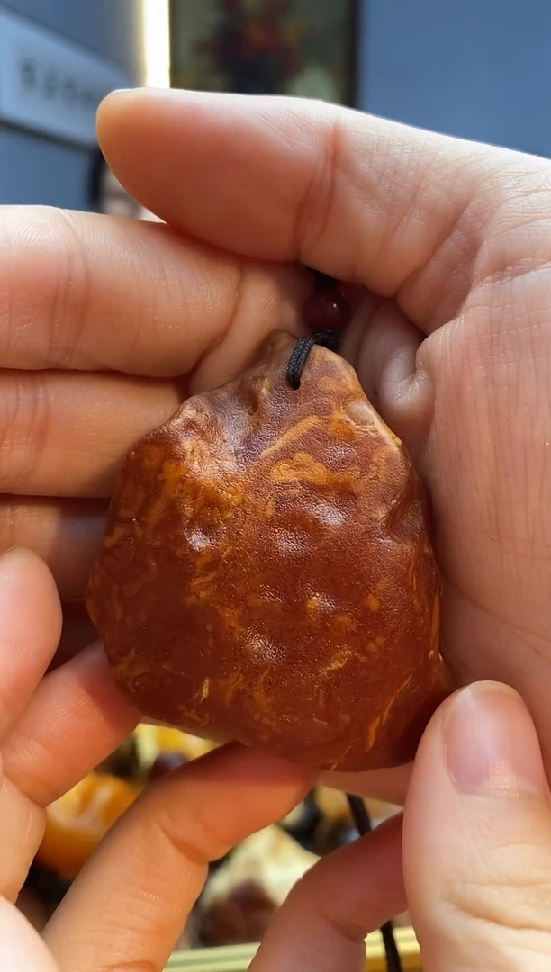 未镶嵌颈饰琥珀吊坠