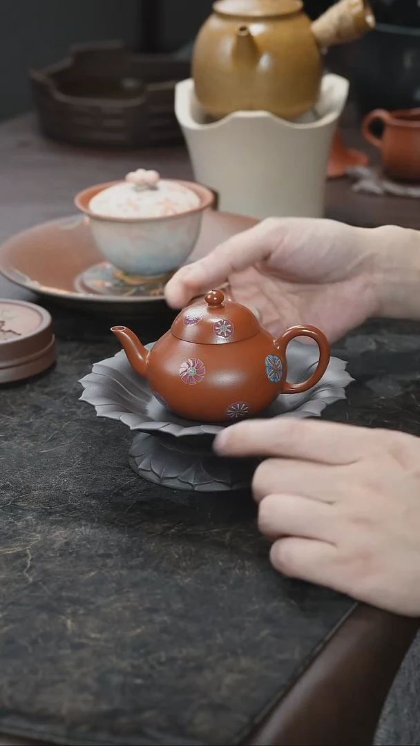 九隐茶器朱泥皮球花梨形