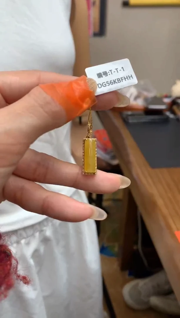 【闪购商品】翡翠颈饰18K金镶嵌无事牌