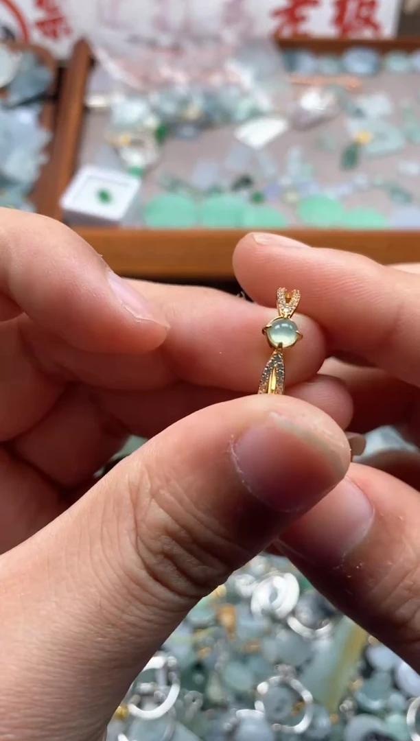 【闪购商品】翡翠颈饰未镶嵌哥哥