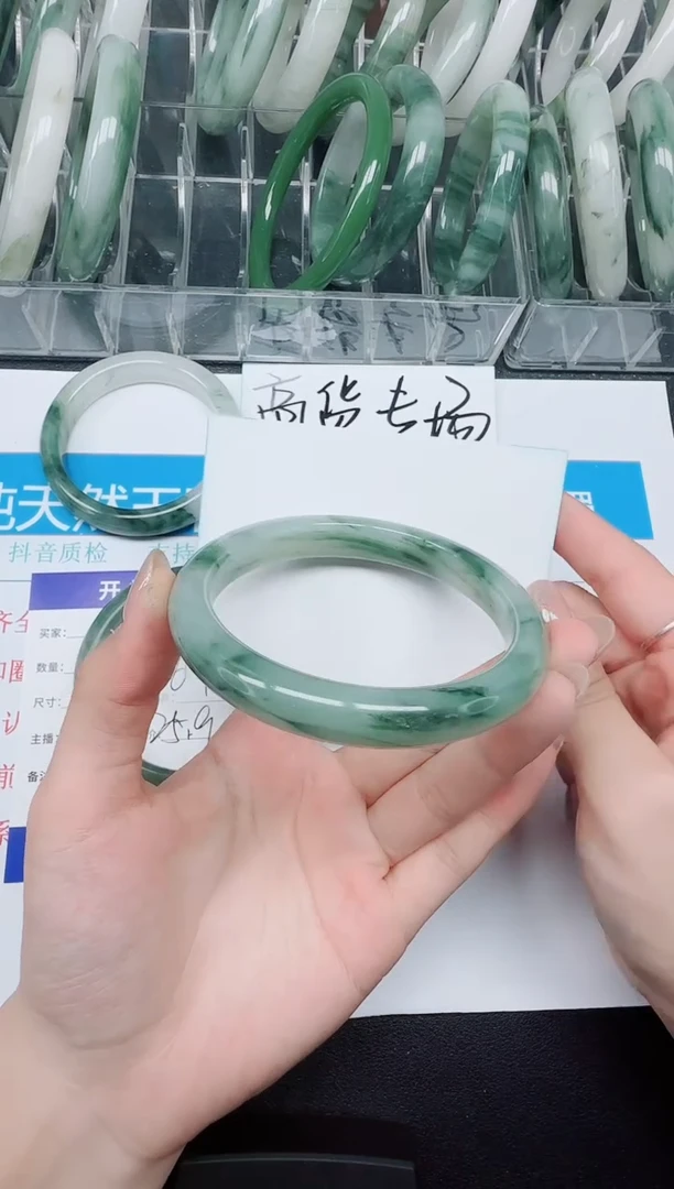 未镶嵌手镯石英质玉232-63.8