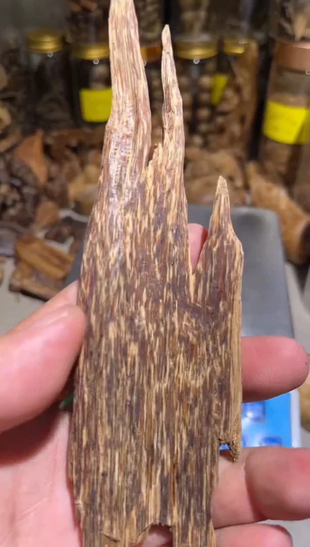 沉香沉香碎屑自****⁸  都蓬虫漏15（克）