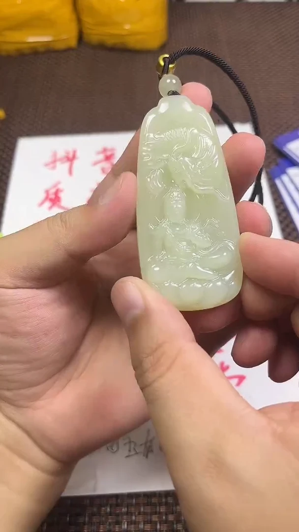 颈饰未镶嵌和田玉接****。1