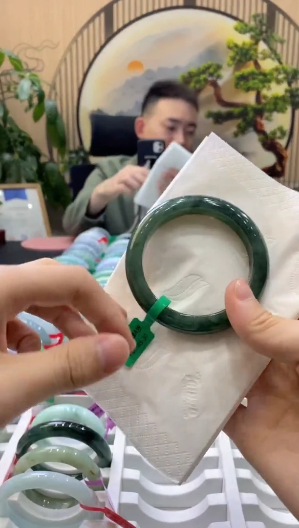 【闪购商品】翡翠手镯未镶嵌000005141