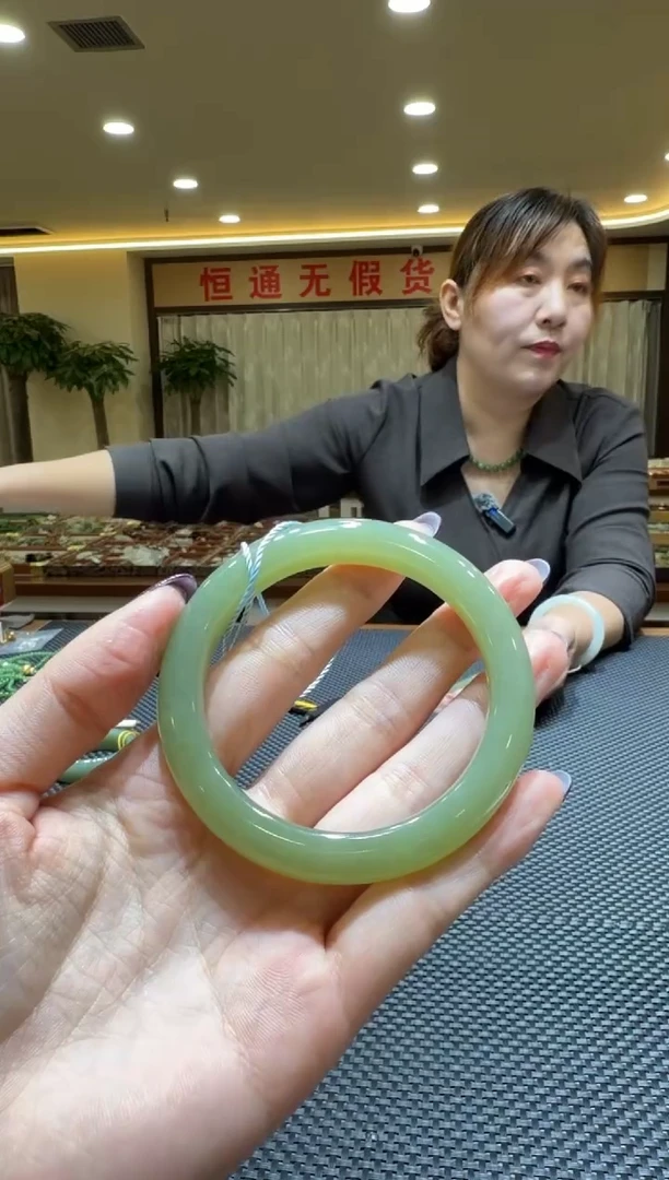 颈饰未镶嵌和田玉手镯56