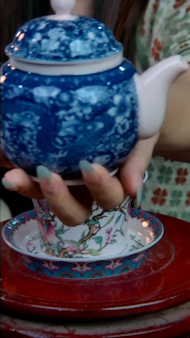 摆件陶景德镇陶瓷摆件稀土冰梅壶