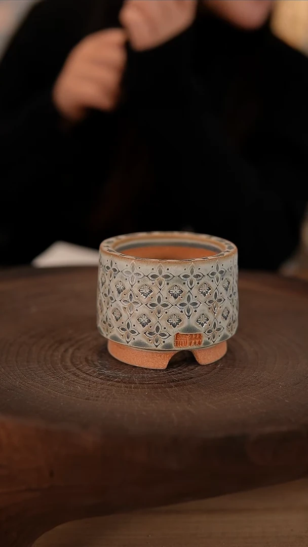 【闪购商品】红陶2-18-047默认有瑕口5.5