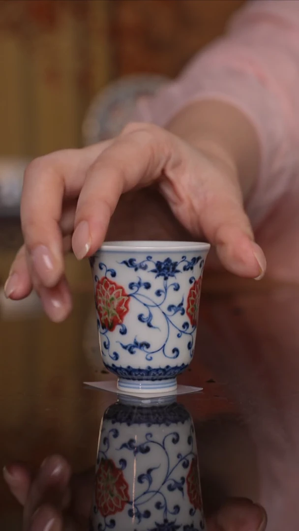 C****'和然 -青花釉里红缠枝莲闻香杯