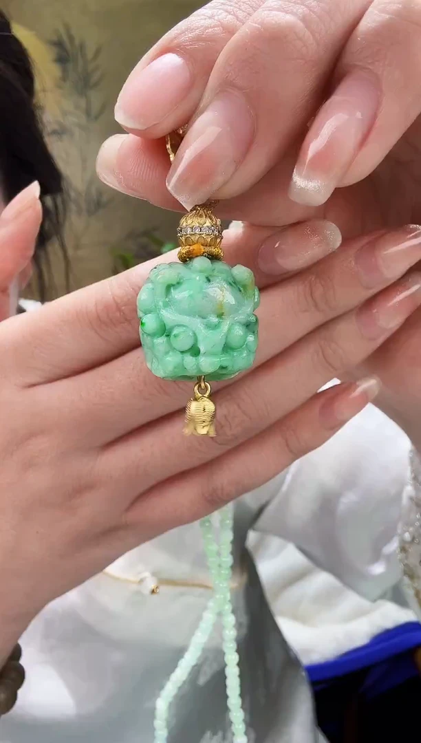 颈饰未镶嵌翡翠吊坠