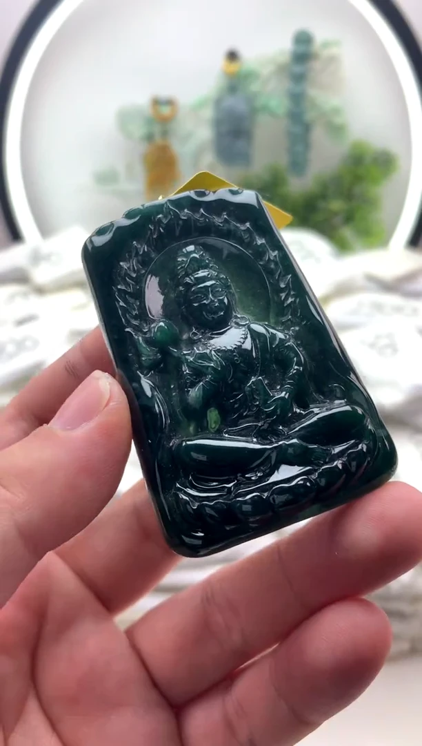 翡翠未镶嵌颈饰大势至