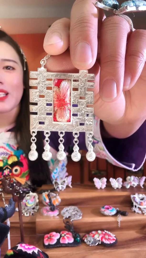 非遗手工苗绣刺绣首饰11