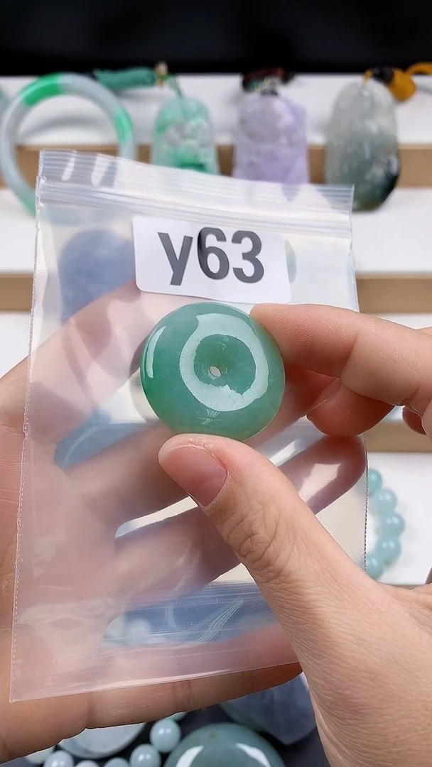 颈饰未镶嵌翡翠`天然翡翠吊坠挂件