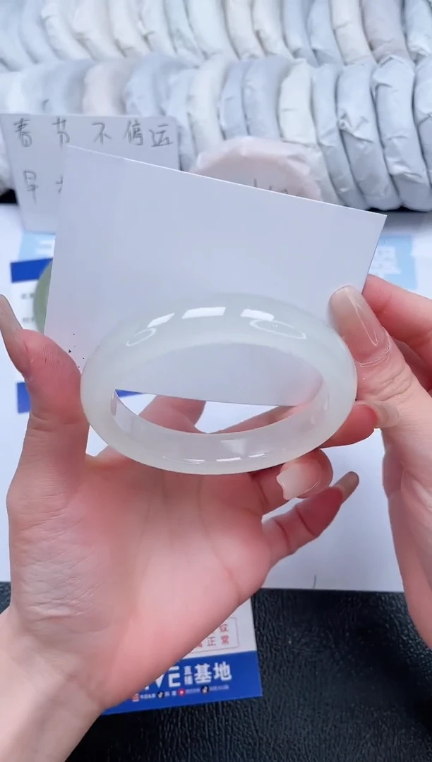 【闪购商品】石英质玉手镯未镶嵌T42-59.6