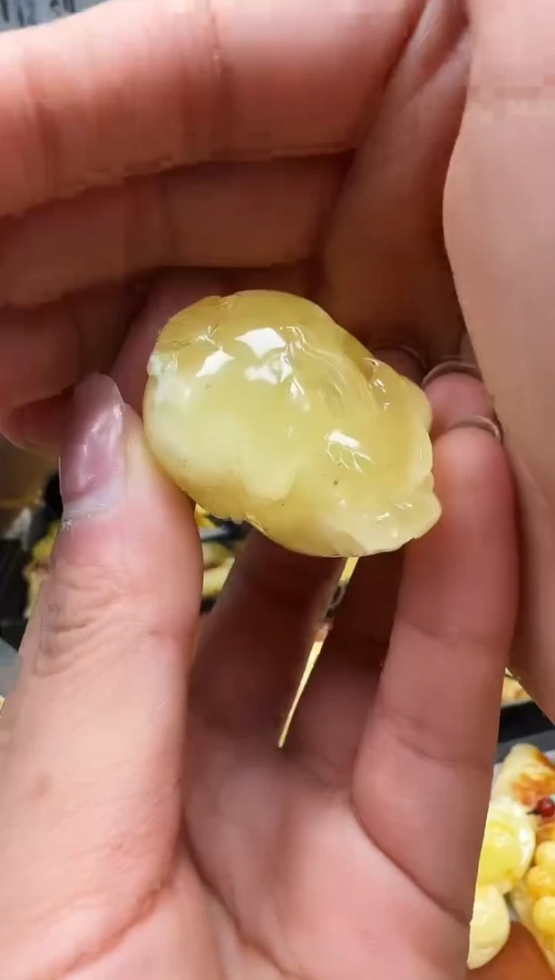 【闪购商品】琥珀裸石未镶嵌挂坠