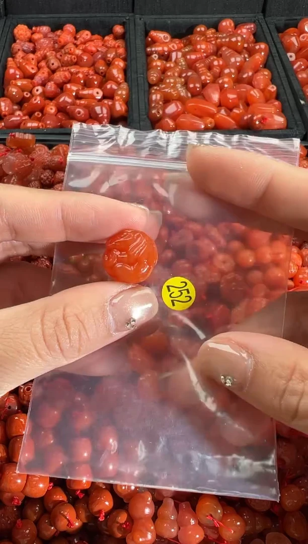 【闪购商品】南红玛瑙颈饰未镶嵌1