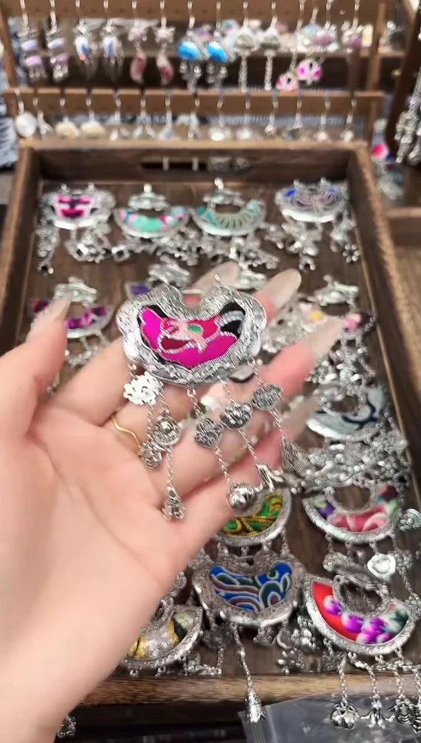 织绣民族风非遗老绣饰品275