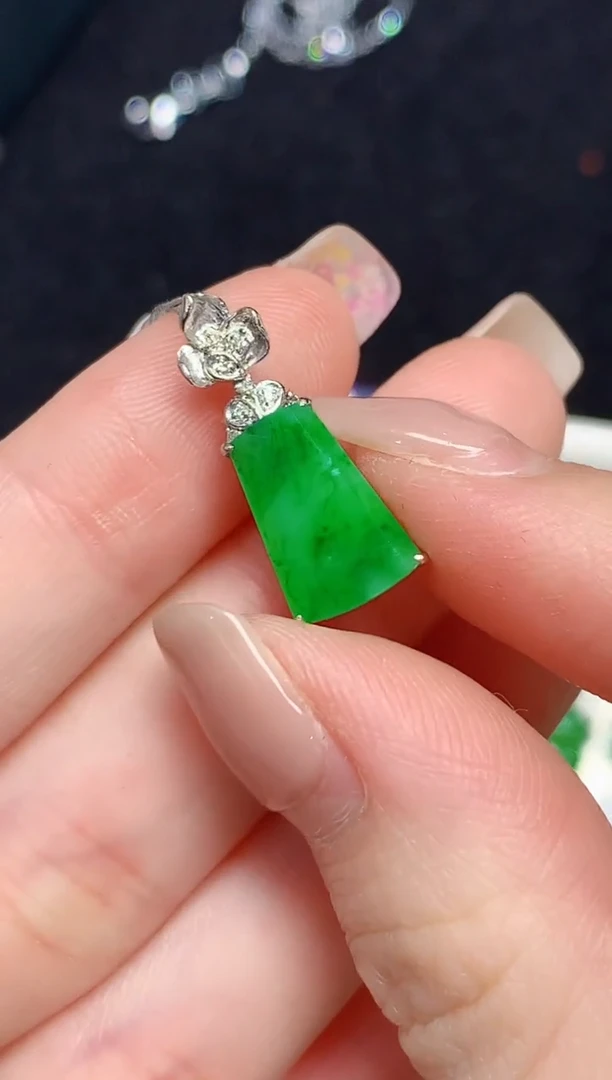 吊坠(不含链)18K金镶嵌翡翠L0859多样性发其一