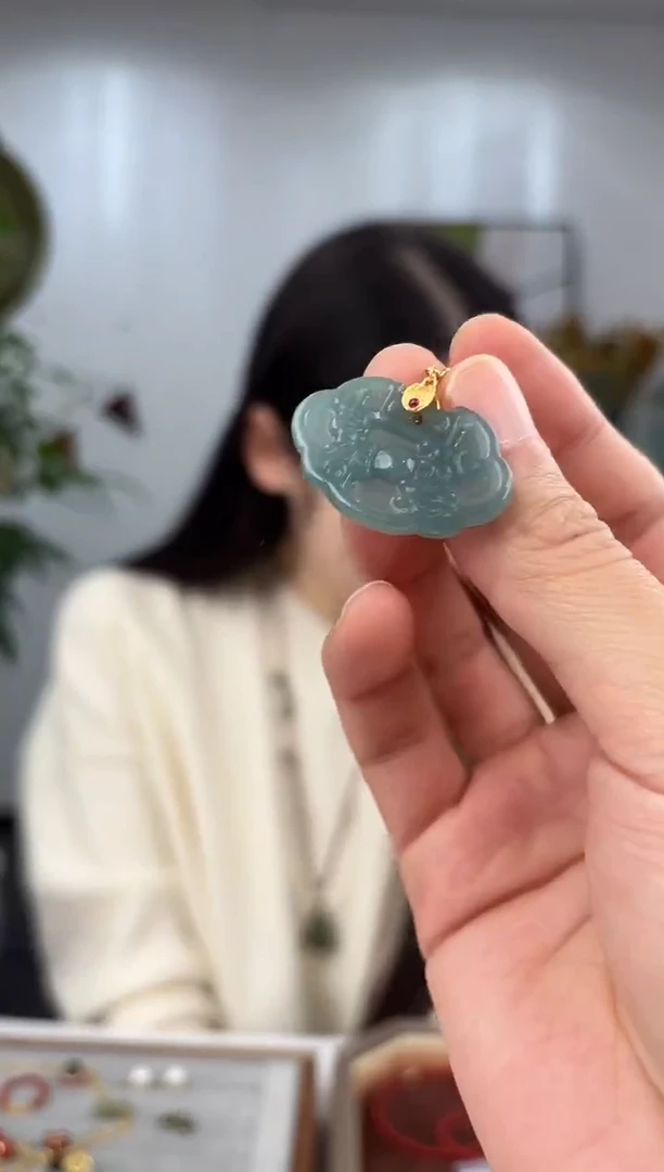 颈饰未镶嵌翡翠云裳吊坠