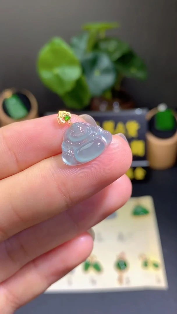 翡翠18K金镶嵌颈饰翡翠A货