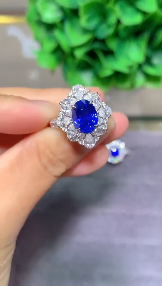 戒指蓝宝石18K金镶嵌3.1CT