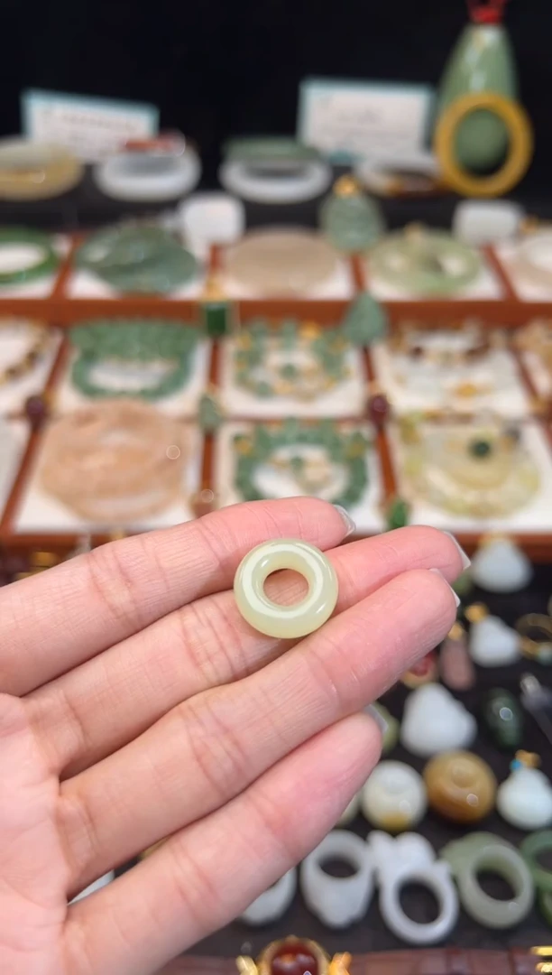 未镶嵌和田玉挂件拂***༅福利