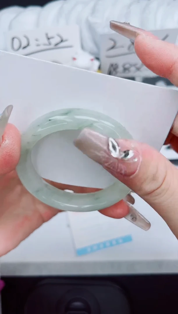 【闪购商品】石英质玉手镯未镶嵌325