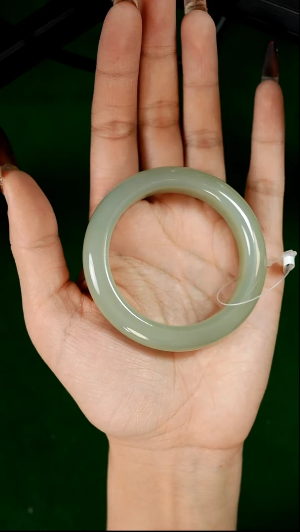 未镶嵌手镯和田玉且末近矿微色差50+M