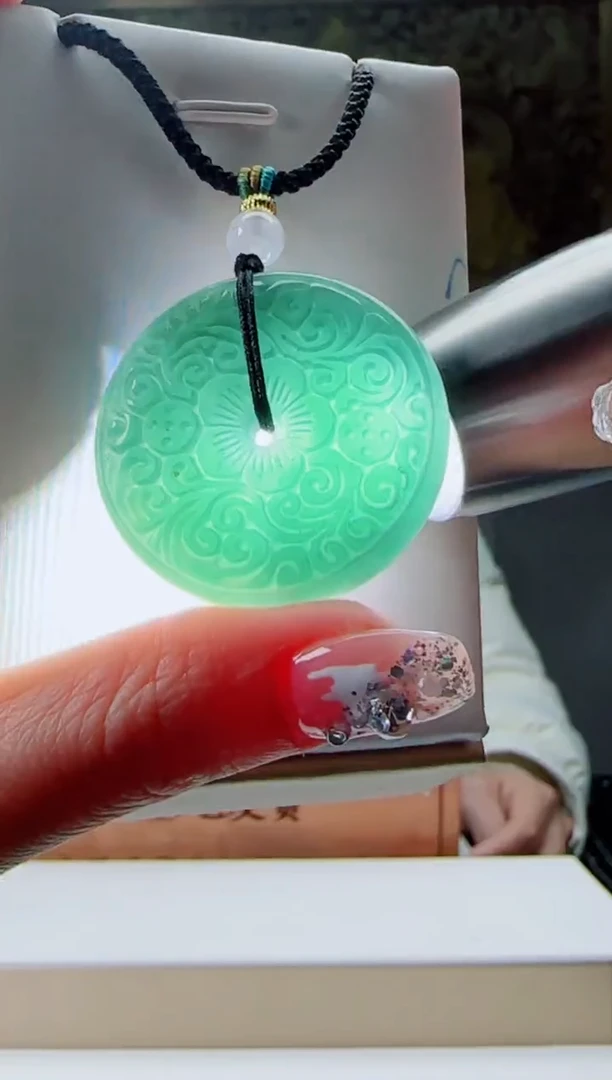 【闪购商品】翡翠颈饰未镶嵌花扣多样性随机发其一