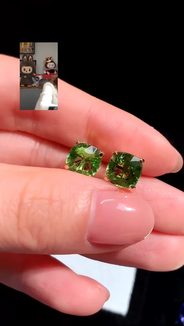 18K金镶嵌耳饰橄榄石缅甸橄榄石耳钉