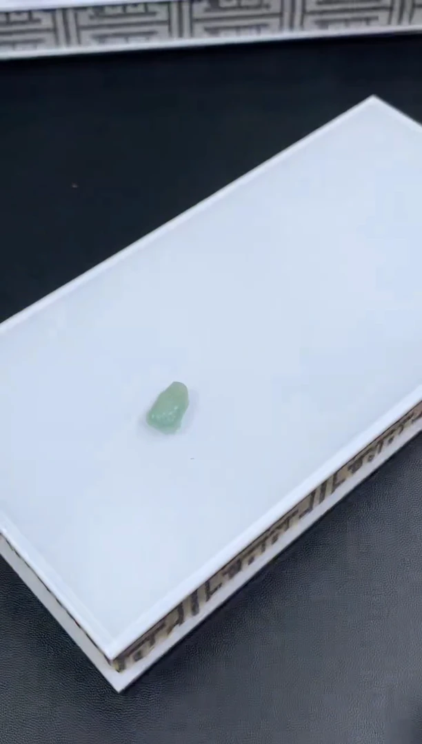 【闪购商品】翡翠挂件未镶嵌翡翠