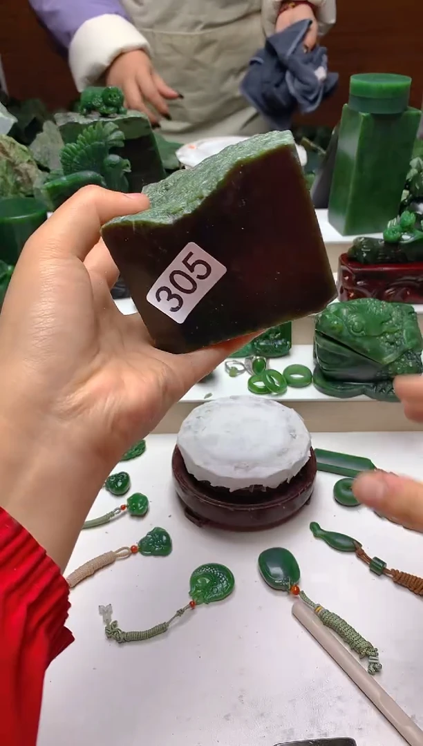 未镶嵌和田玉摆件1