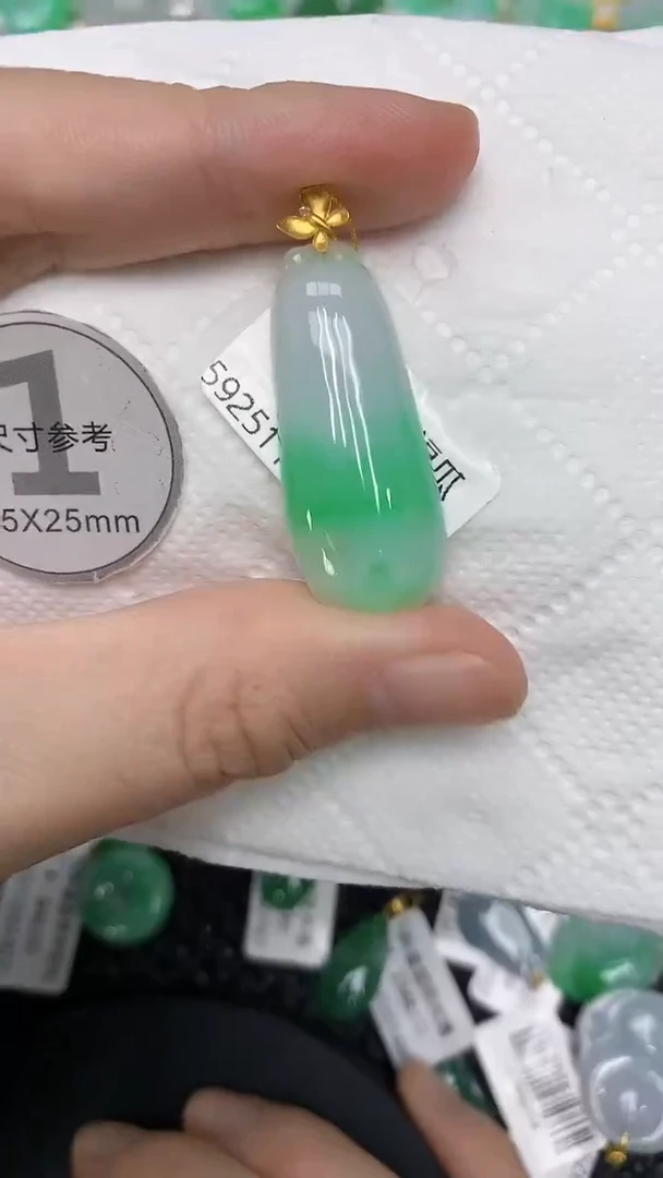 颈饰18K金镶嵌翡翠111111111