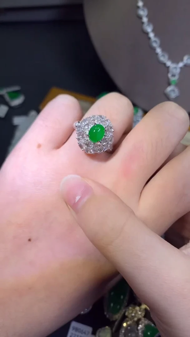 吊坠(不含链)18K金镶嵌翡翠戒指