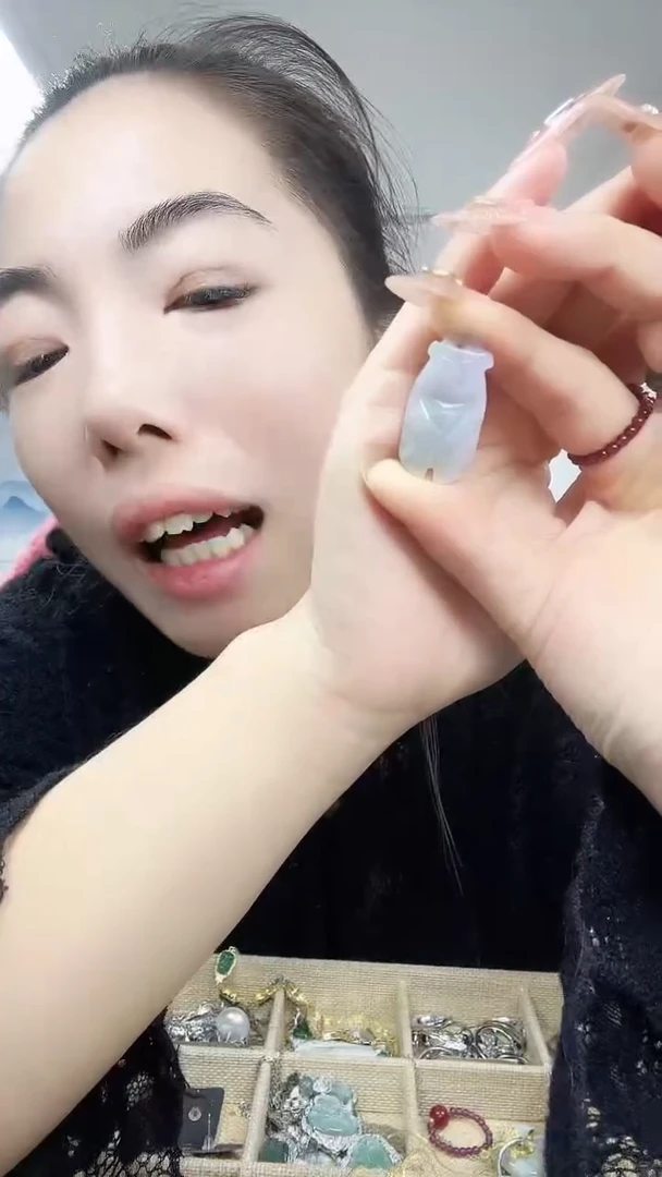 【闪购商品】翡翠颈饰未镶嵌金蝉