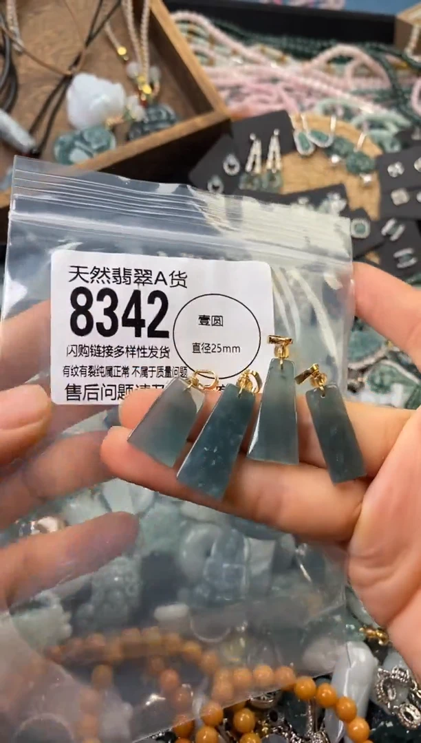 翡翠未镶嵌颈饰多样性发其一8342