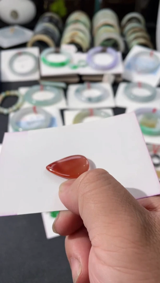 【闪购商品】翡翠手镯未镶嵌有纹裂