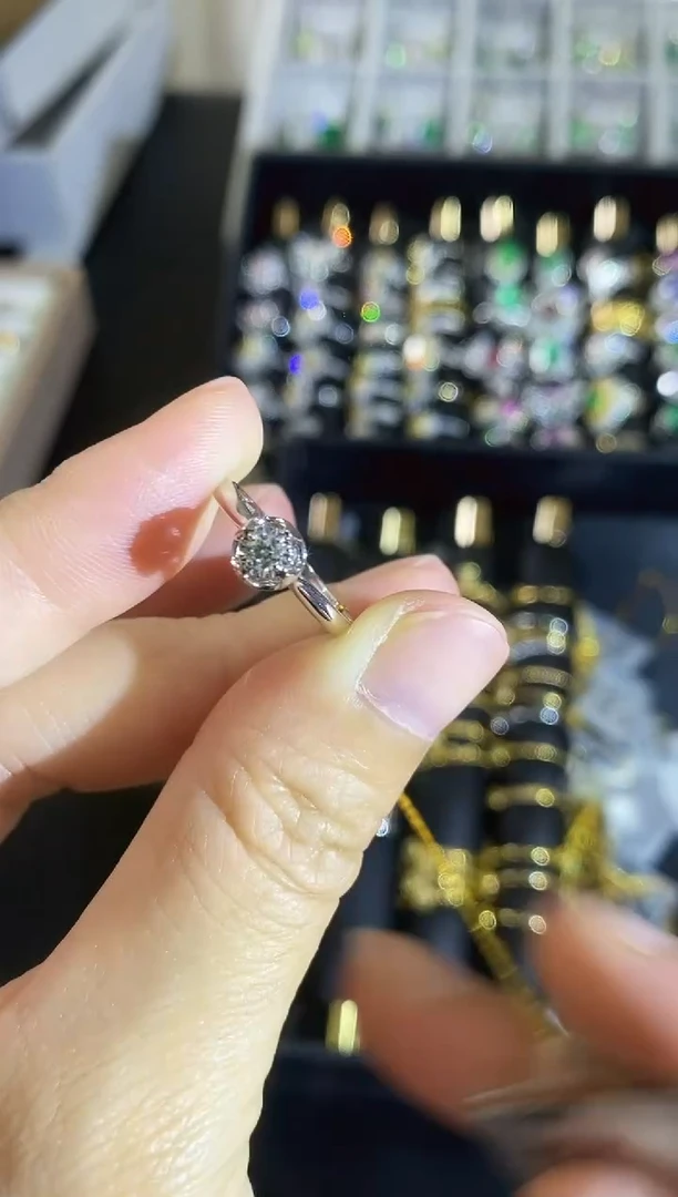 18K金镶嵌戒指钻石12