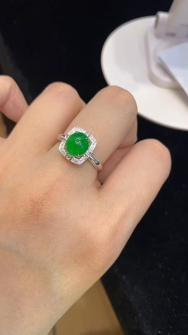 翡翠戒指18K金镶嵌天然翡翠A货