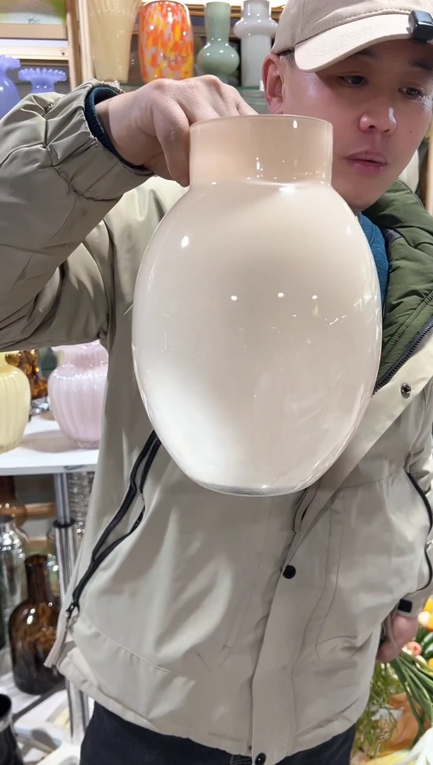 【闪购商品】无铅玻璃奶白色小口花瓶