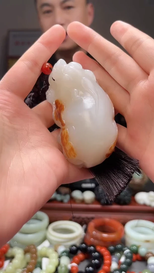 颈饰未镶嵌和田玉吊坠