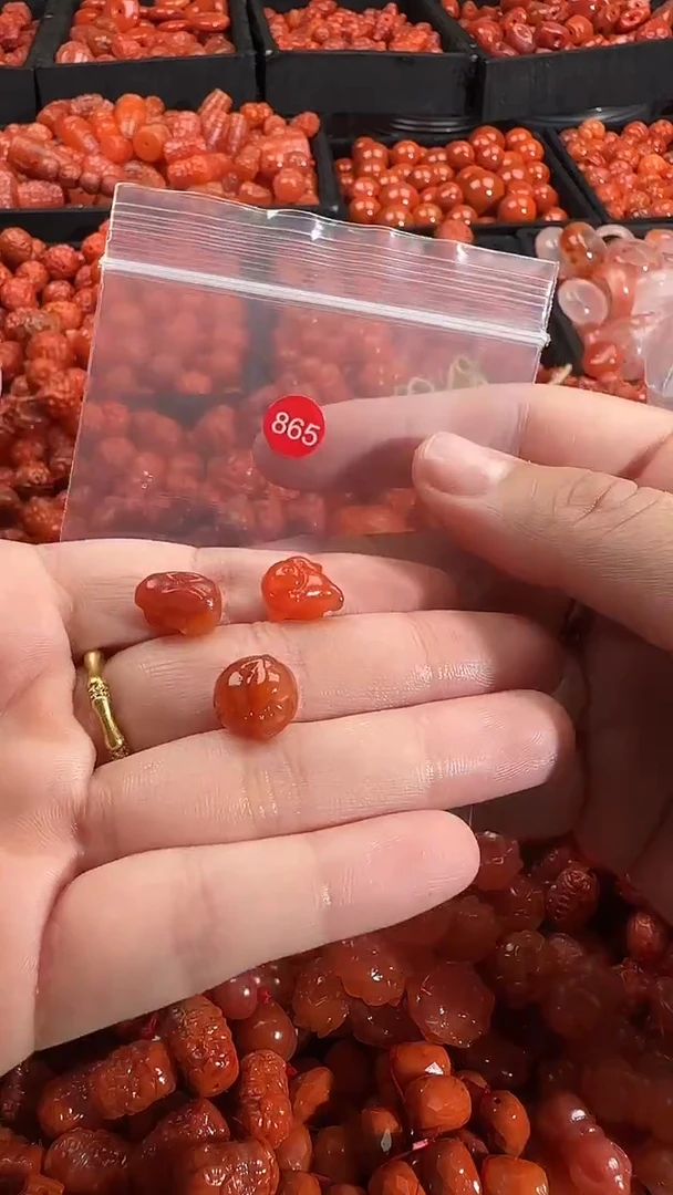 颈饰未镶嵌南红玛瑙1