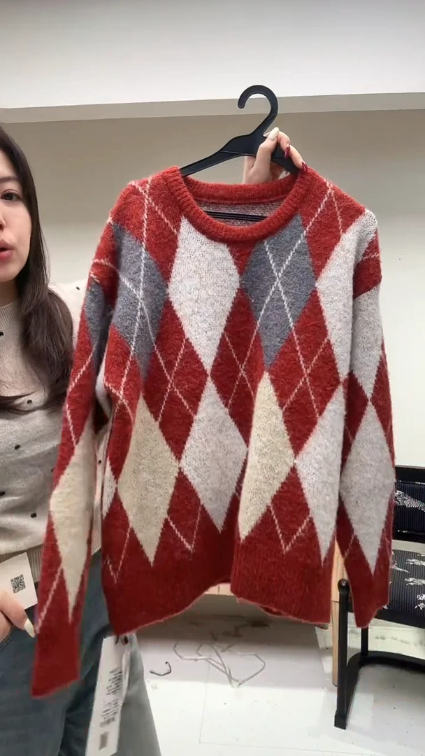 红色菱格时尚百搭羊毛衫