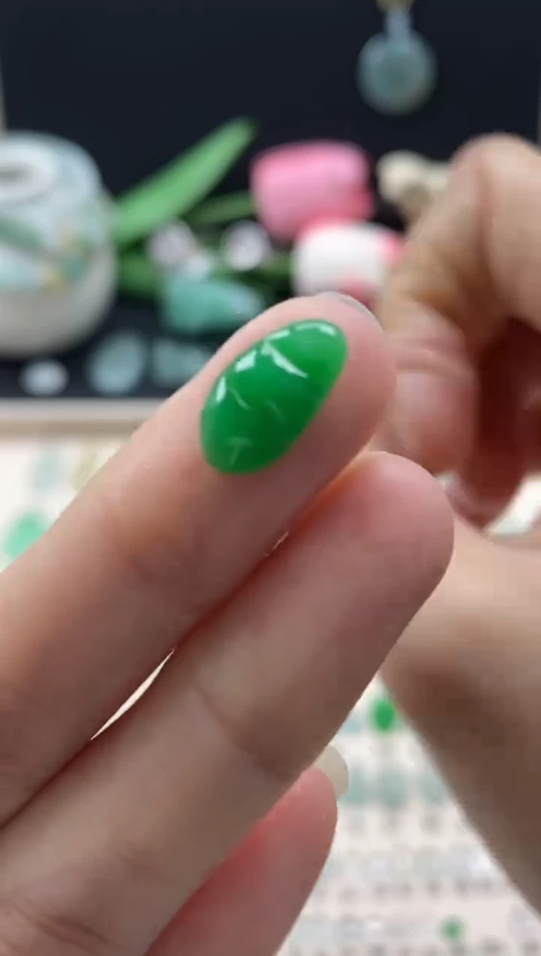 【闪购商品】翡翠颈饰未镶嵌翡翠冰绿福豆