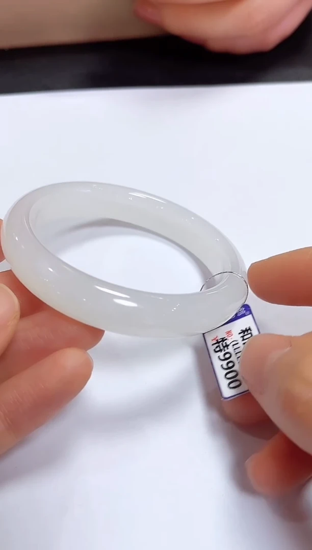 颈饰未镶嵌和田玉手镯54.2