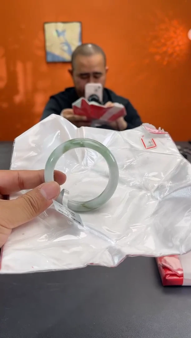 未镶嵌手镯翡翠8        圈口51