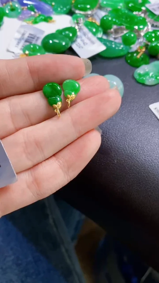 颈饰18K金镶嵌翡翠多样性发货发1个