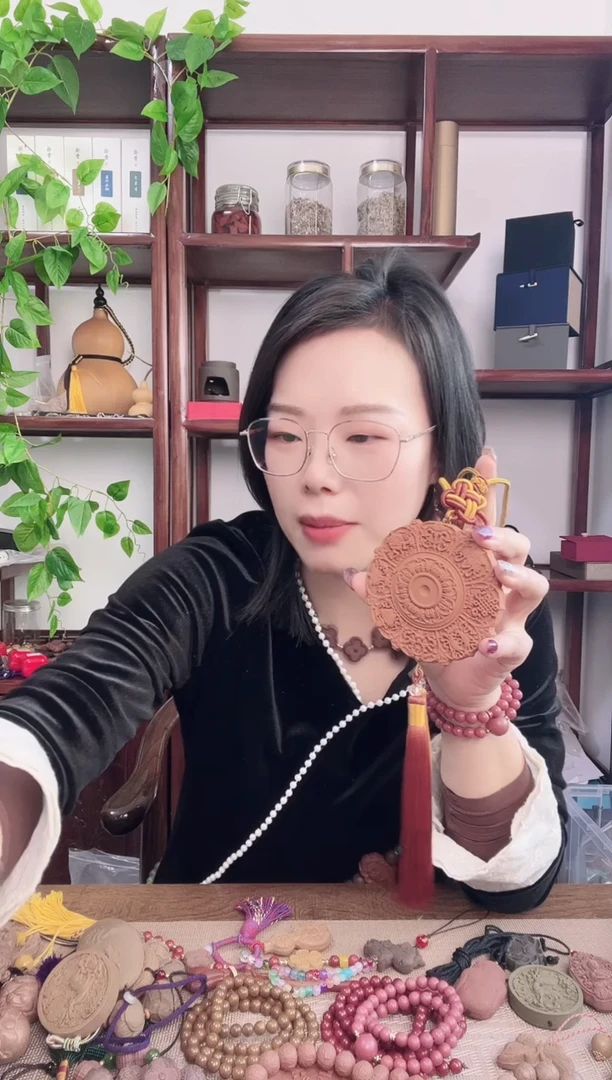 珠串微瑕玄坛降真香的八宝莲花