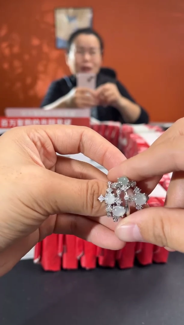 未镶嵌挂件翡翠边城刀客/579425/多样性发一