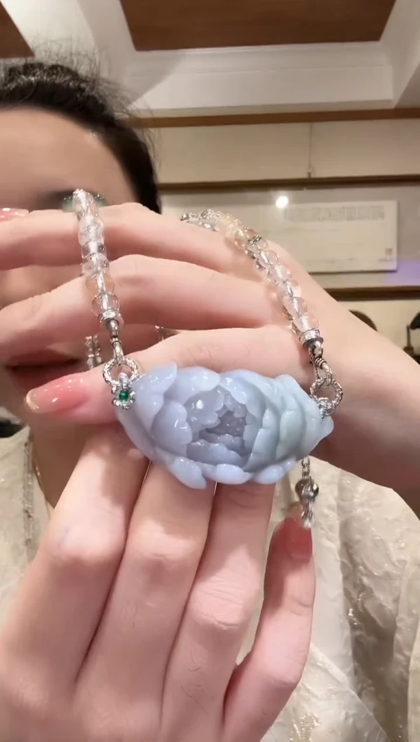 翡翠未镶嵌颈饰国风
