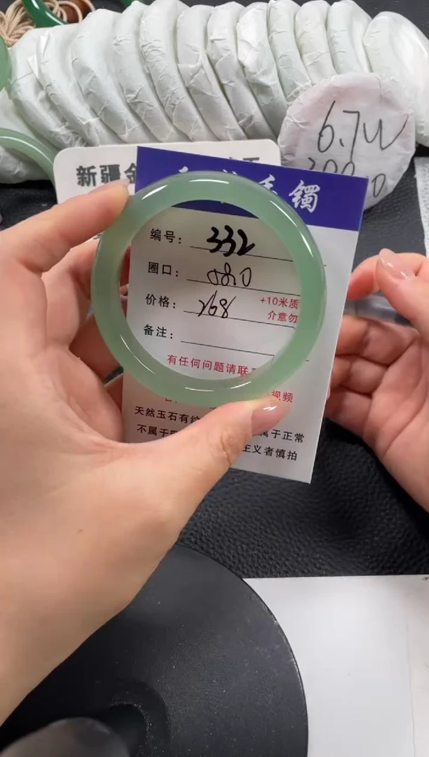 【闪购商品】石英质玉手镯未镶嵌58